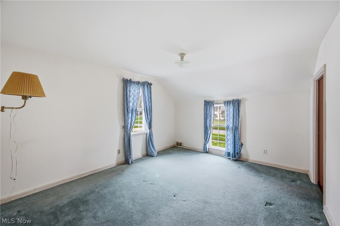 664 Perkinswood Boulevard NE Warren OH 44483