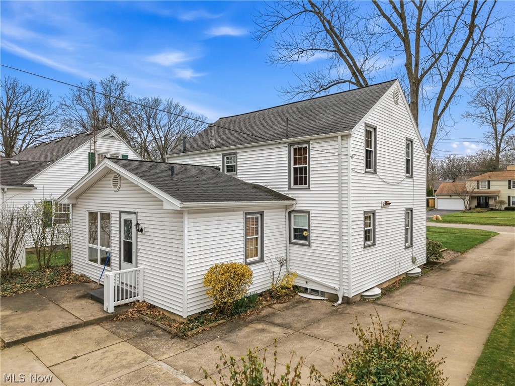 664 Perkinswood Boulevard NE Warren OH 44483
