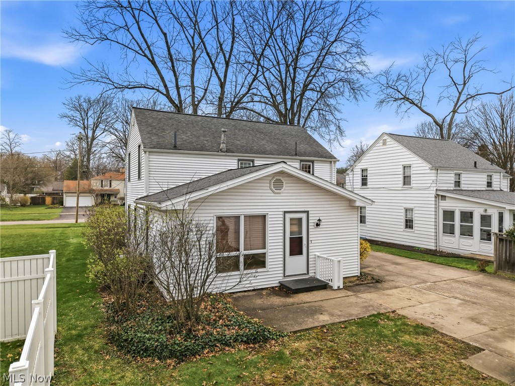 664 Perkinswood Boulevard NE Warren OH 44483