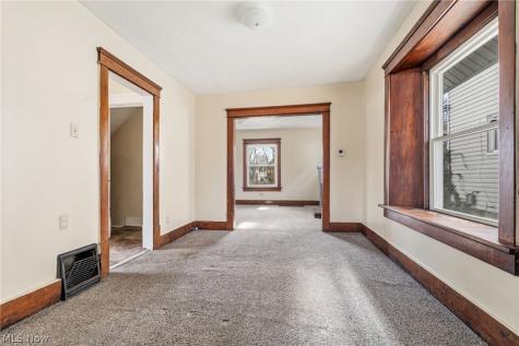 488 Alexander Street Akron OH 44306