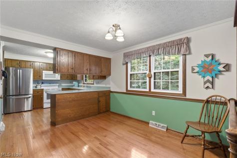5727 Eastview Street Louisville OH 44641