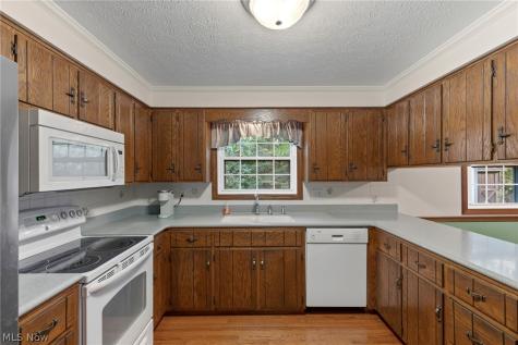 5727 Eastview Street Louisville OH 44641