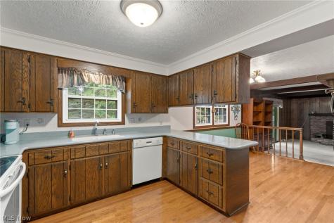 5727 Eastview Street Louisville OH 44641
