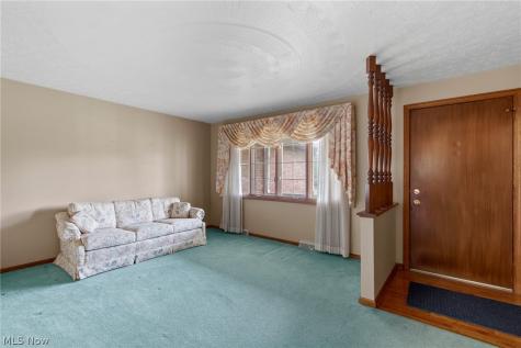 5727 Eastview Street Louisville OH 44641