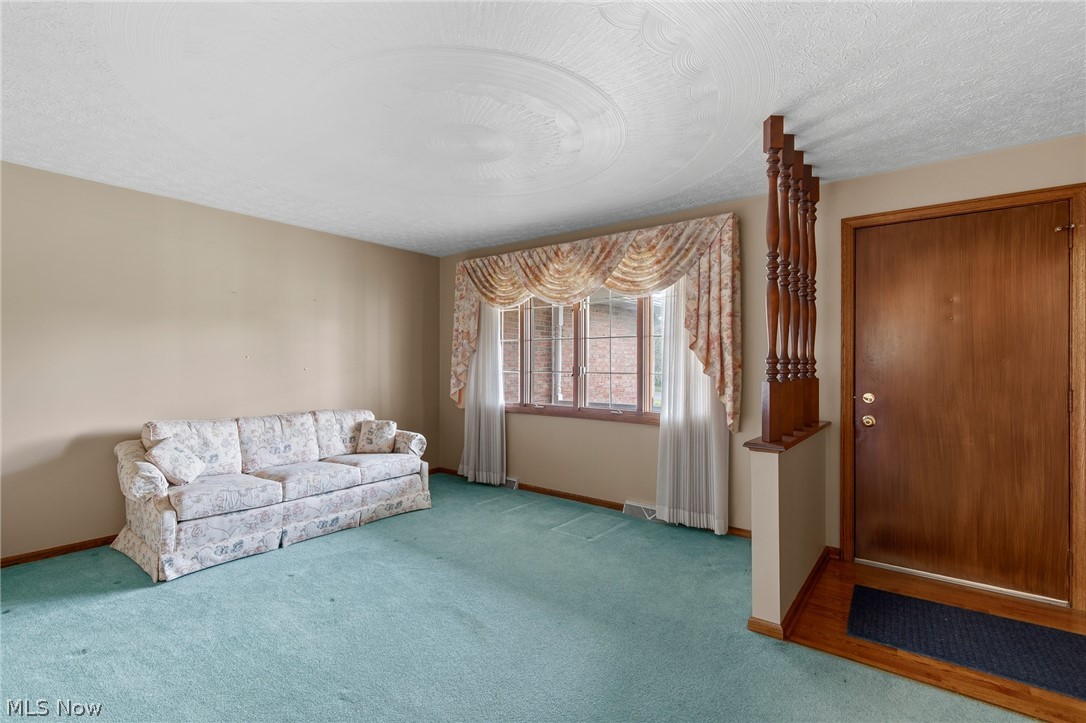 5727 Eastview Street Louisville OH 44641