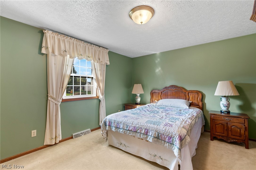 5727 Eastview Street Louisville OH 44641