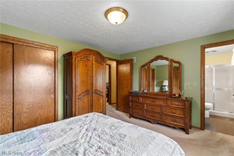 5727 Eastview Street Louisville OH 44641