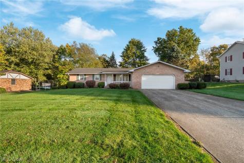 5727 Eastview Street Louisville OH 44641