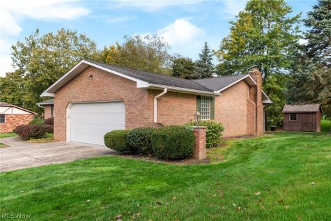 5727 Eastview Street Louisville OH 44641