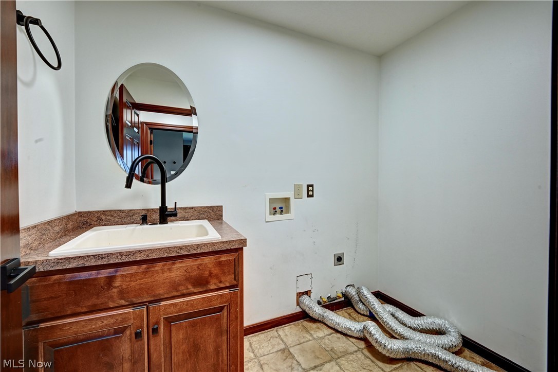 8756 Private Road 343 Millersburg OH 44654