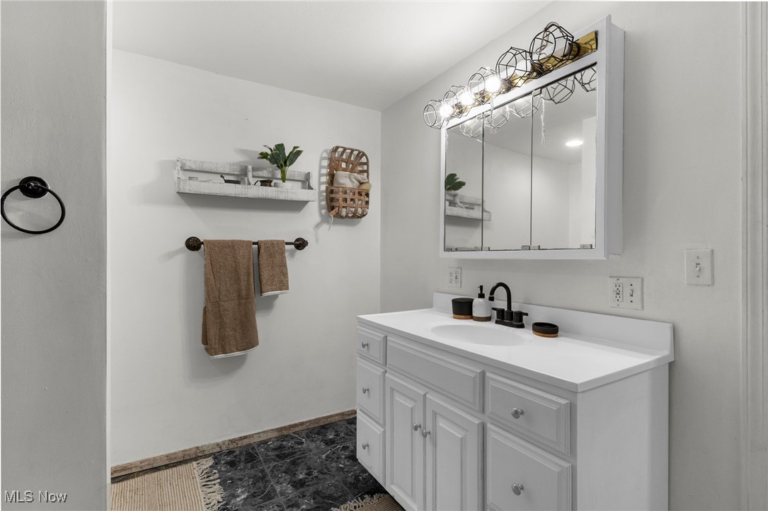 6206 Downs Road NW Warren OH 44481