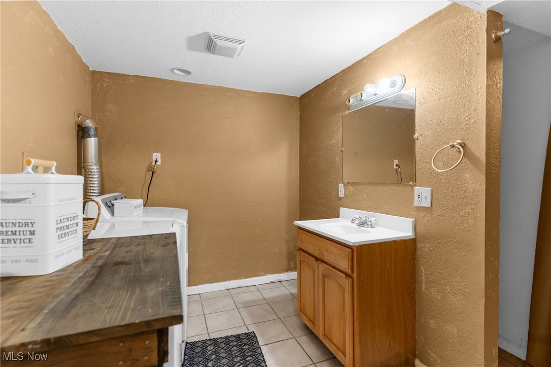 6206 Downs Road NW Warren OH 44481