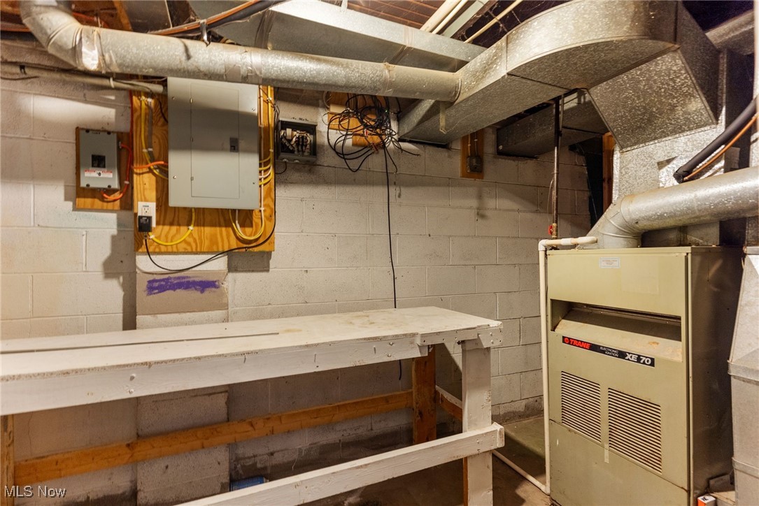 6206 Downs Road NW Warren OH 44481