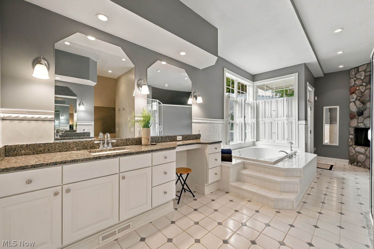 7596 N Vinemont Court Hudson OH 44236