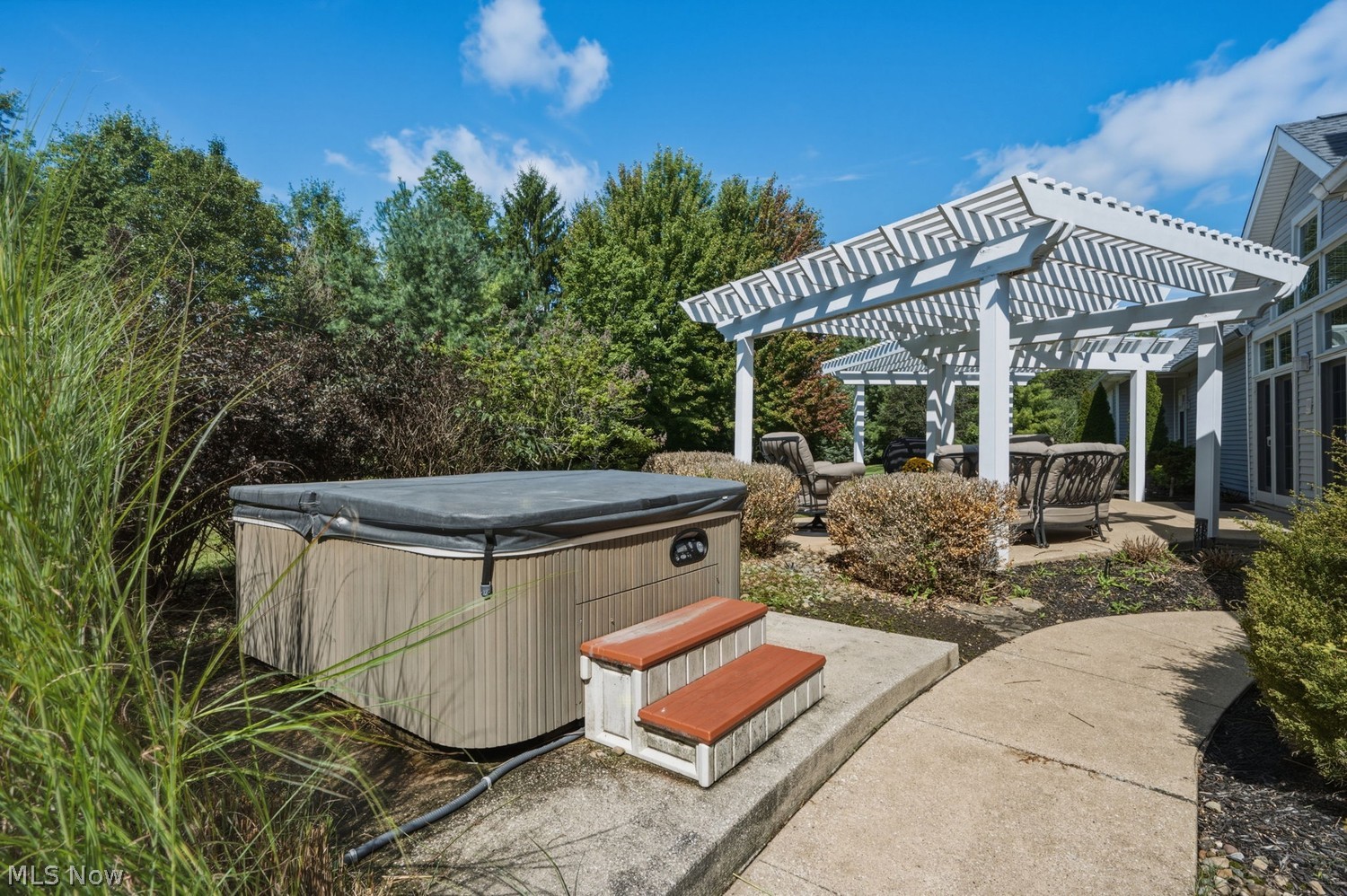 7596 N Vinemont Court Hudson OH 44236