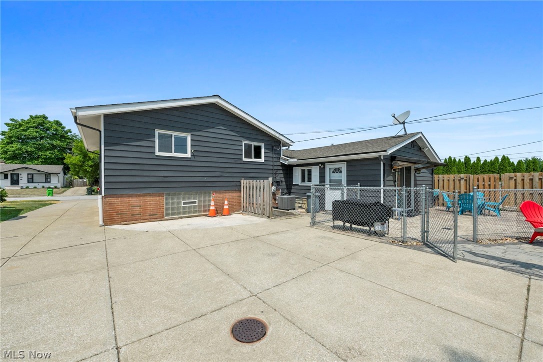 1253 Golden Gate Boulevard Mayfield Heights OH 44124
