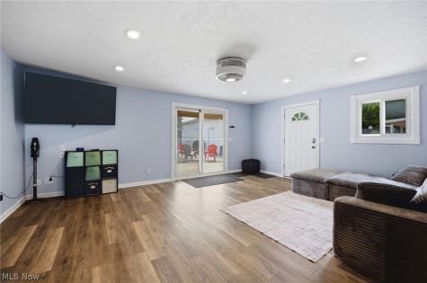 1253 Golden Gate Boulevard Mayfield Heights OH 44124