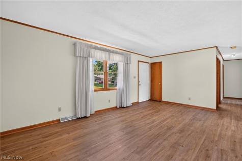 5732 Perry Hills Drive SW Canton OH 44706
