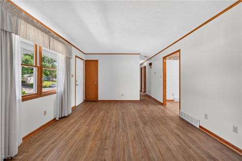 5732 Perry Hills Drive SW Canton OH 44706