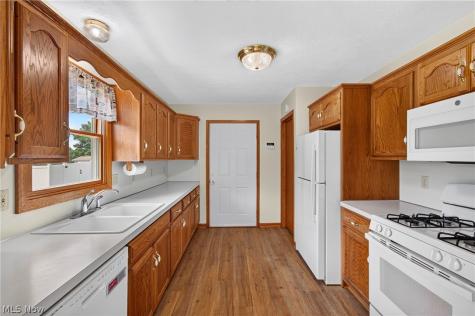 5732 Perry Hills Drive SW Canton OH 44706