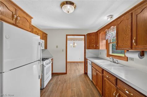 5732 Perry Hills Drive SW Canton OH 44706
