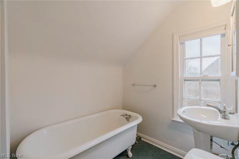 19615 Scottsdale Boulevard Shaker Heights OH 44122