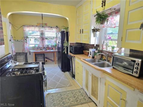 4414 Henritze Avenue Cleveland OH 44109