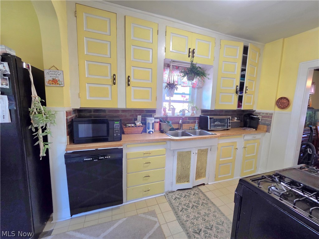 4414 Henritze Avenue Cleveland OH 44109