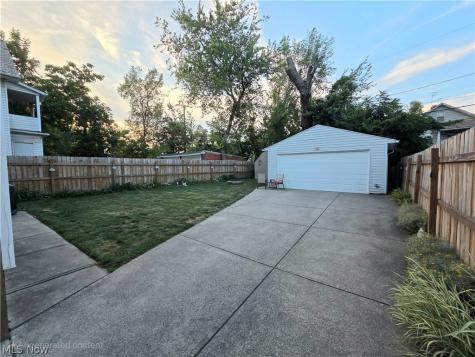 4414 Henritze Avenue Cleveland OH 44109