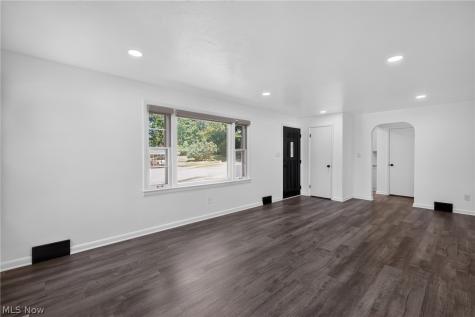 1807 Wicliff Avenue NE Massillon OH 44646