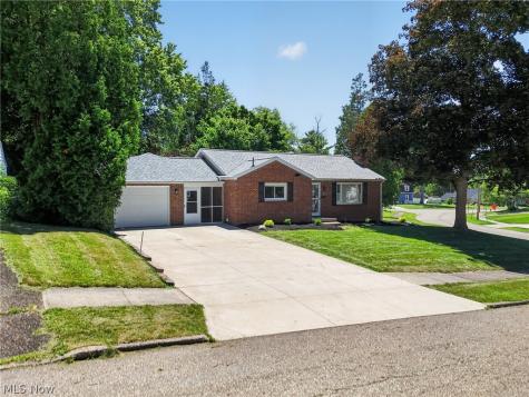 1807 Wicliff Avenue NE Massillon OH 44646
