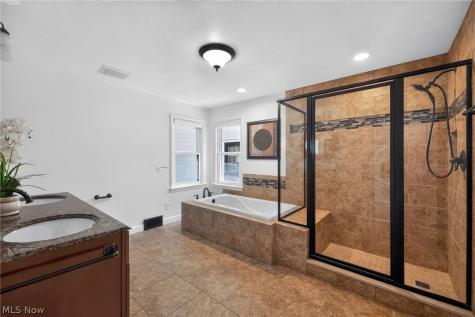 1807 Wicliff Avenue NE Massillon OH 44646