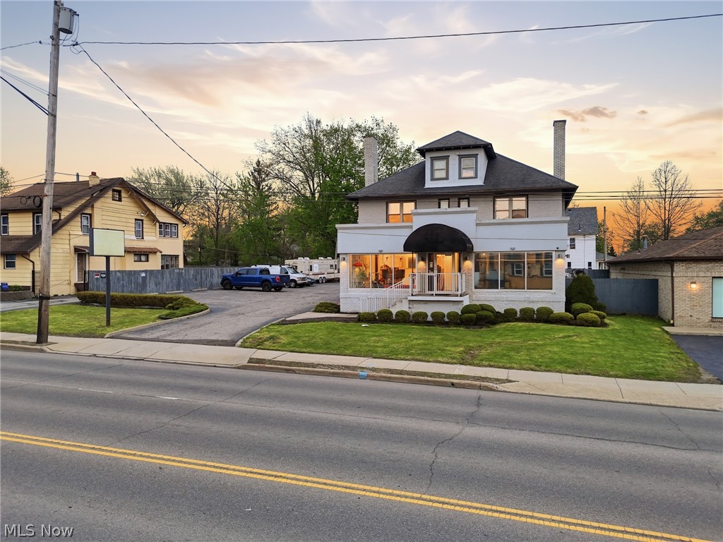 1214 E Market Street Warren OH 44483