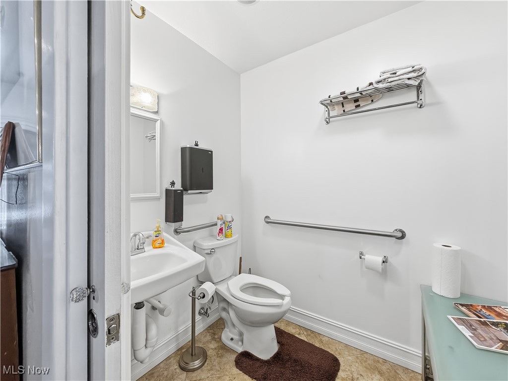1214 E Market Street Warren OH 44483