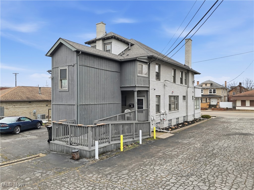 1214 E Market Street Warren OH 44483