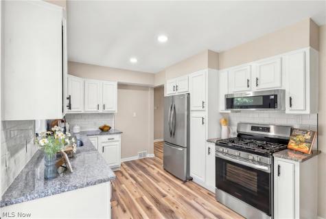 4443 Hilltop Drive New Franklin OH 44203