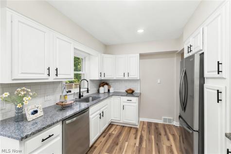 4443 Hilltop Drive New Franklin OH 44203