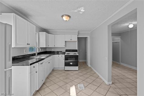 6103 W Clinton Avenue Cleveland OH 44102