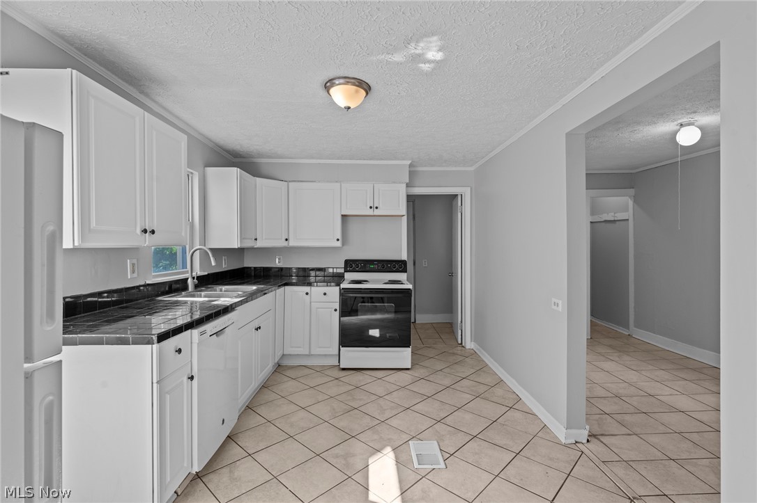 6103 W Clinton Avenue Cleveland OH 44102