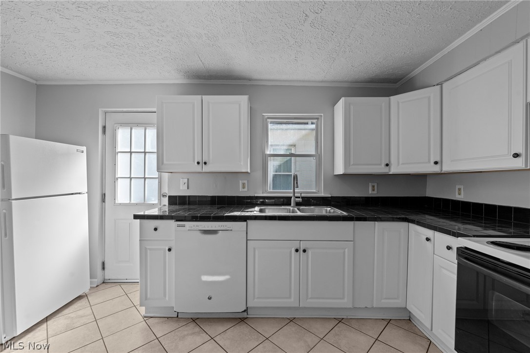 6103 W Clinton Avenue Cleveland OH 44102