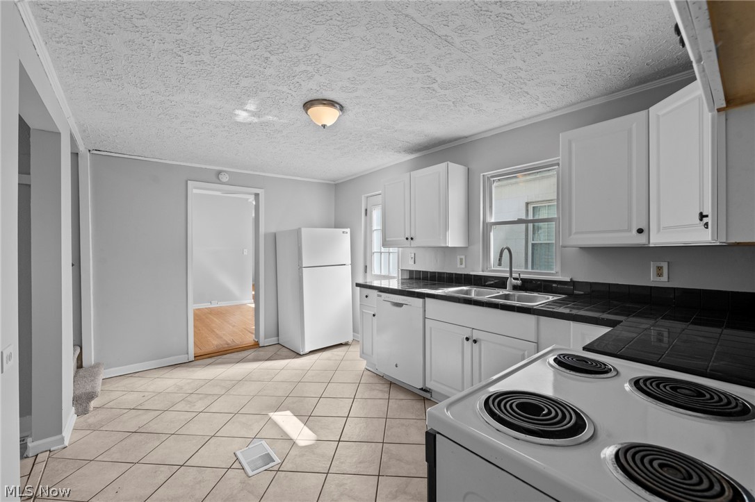 6103 W Clinton Avenue Cleveland OH 44102