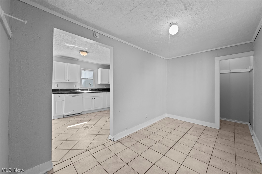 6103 W Clinton Avenue Cleveland OH 44102