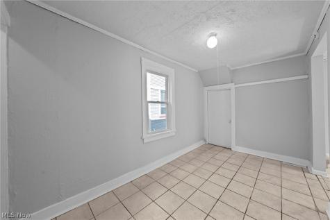 6103 W Clinton Avenue Cleveland OH 44102