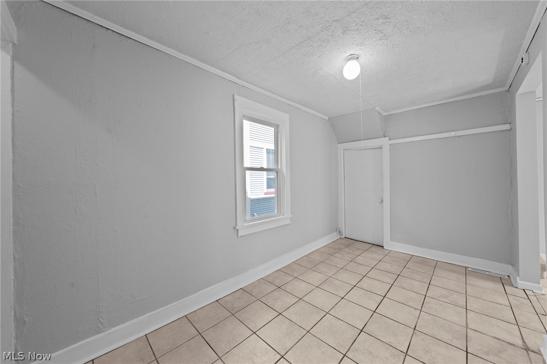 6103 W Clinton Avenue Cleveland OH 44102