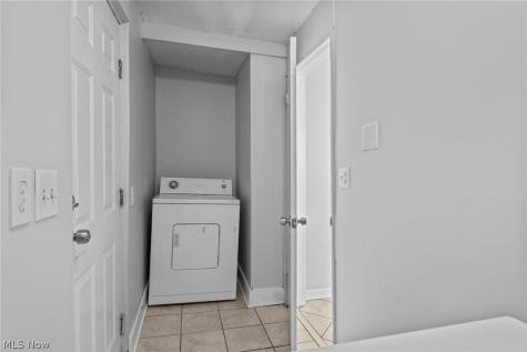 6103 W Clinton Avenue Cleveland OH 44102