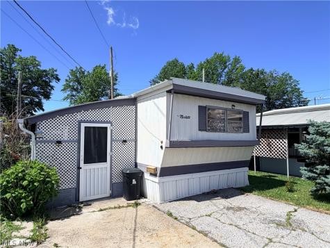 8316 Russell Brooklyn OH 44144