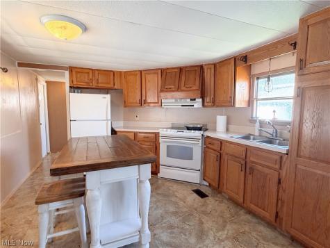 8316 Russell Brooklyn OH 44144