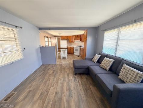 8316 Russell Brooklyn OH 44144