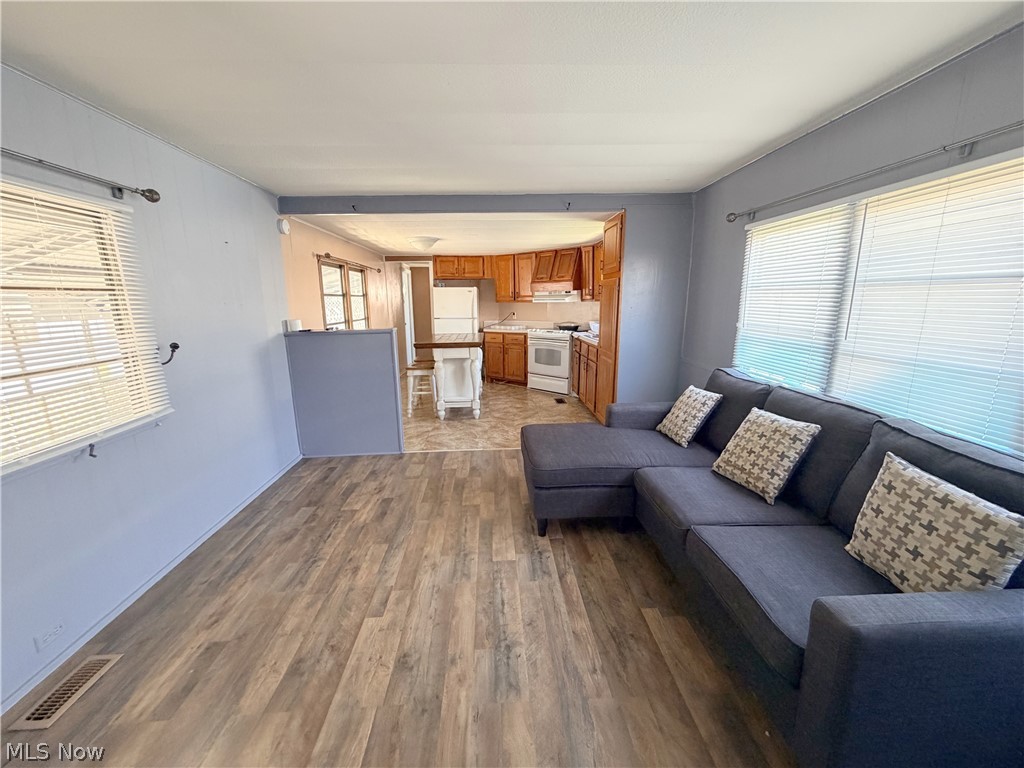 8316 Russell Brooklyn OH 44144