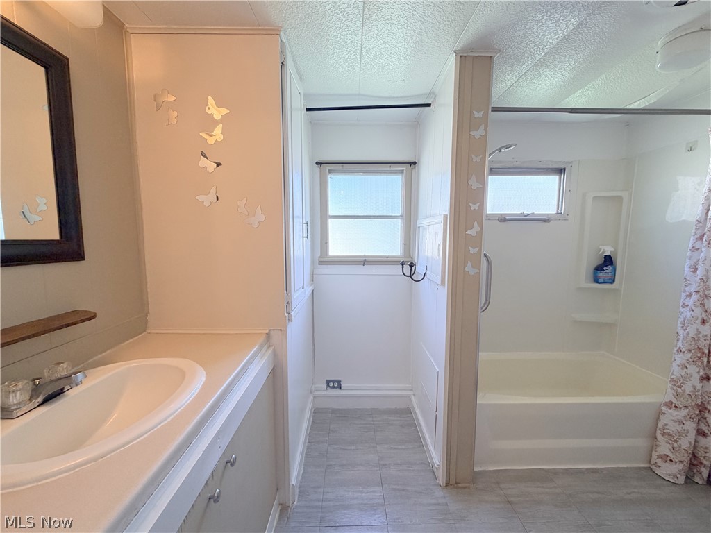 8316 Russell Brooklyn OH 44144